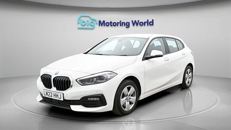 Used BMW 118 136 HP (100 kW) 2022 White Hatchback