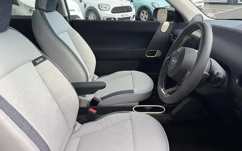 New Mini Cooper Classic 135 kW (184 HP) 2026 Silver Hatchback