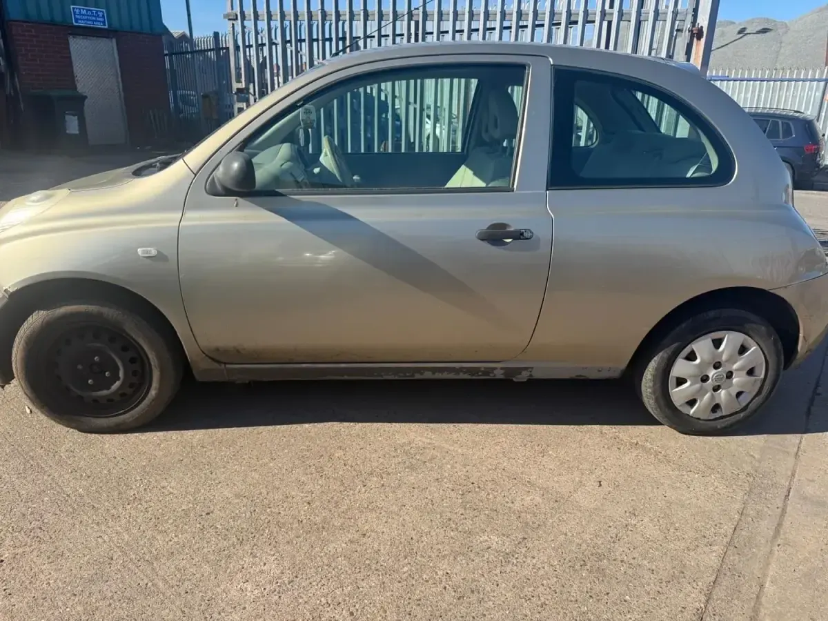 Używany Nissan Micra S 79 KM (58 kW) 2003 Złoty Hatchback