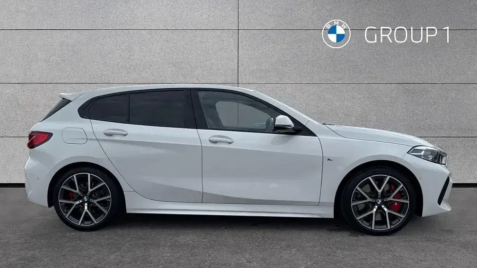 Begagnad BMW 128 Shadowline 265 HK (194 kW) 2024 Vit Halvkombi