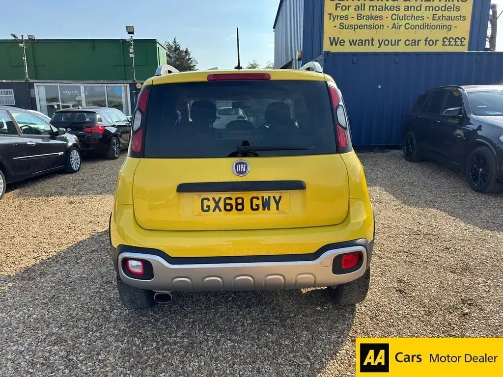Used Fiat Panda Cross Cross 90 HP (66 kW) 2018 Yellow Hatchback