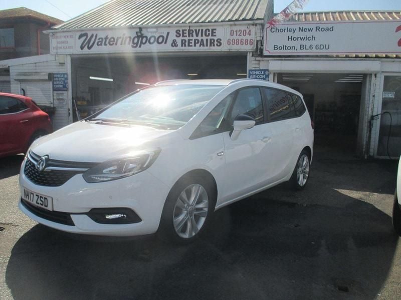 Used Vauxhall Zafira Tourer SRi 140 HP (102 kW) 2017 White MPV