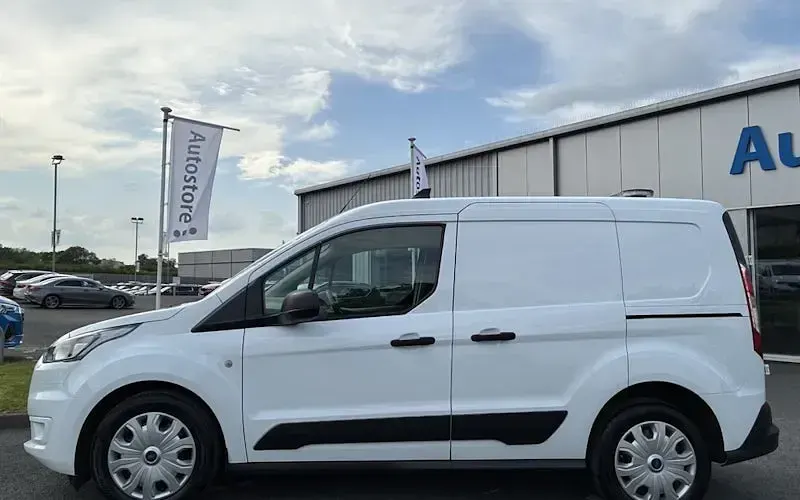 Käytetty Ford Transit Connect Trend 101 HP (74 kW) 2024 Tila-auto