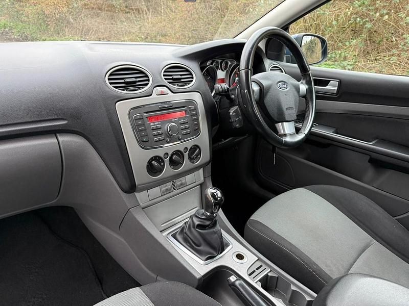Used Ford Focus Zetec 2010 Blue Hatchback
