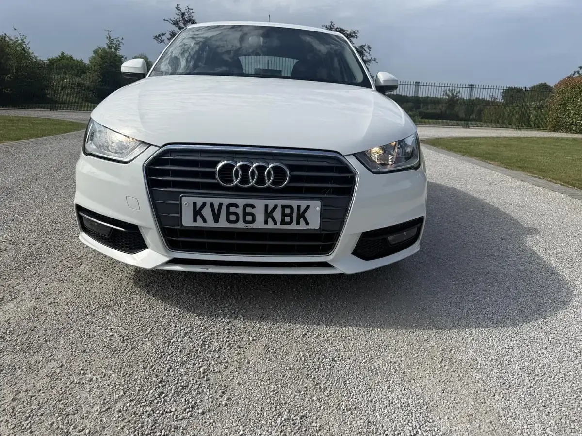 Used Audi A1 Sportback Sport 95 HP (69 kW) 2016 White Hatchback