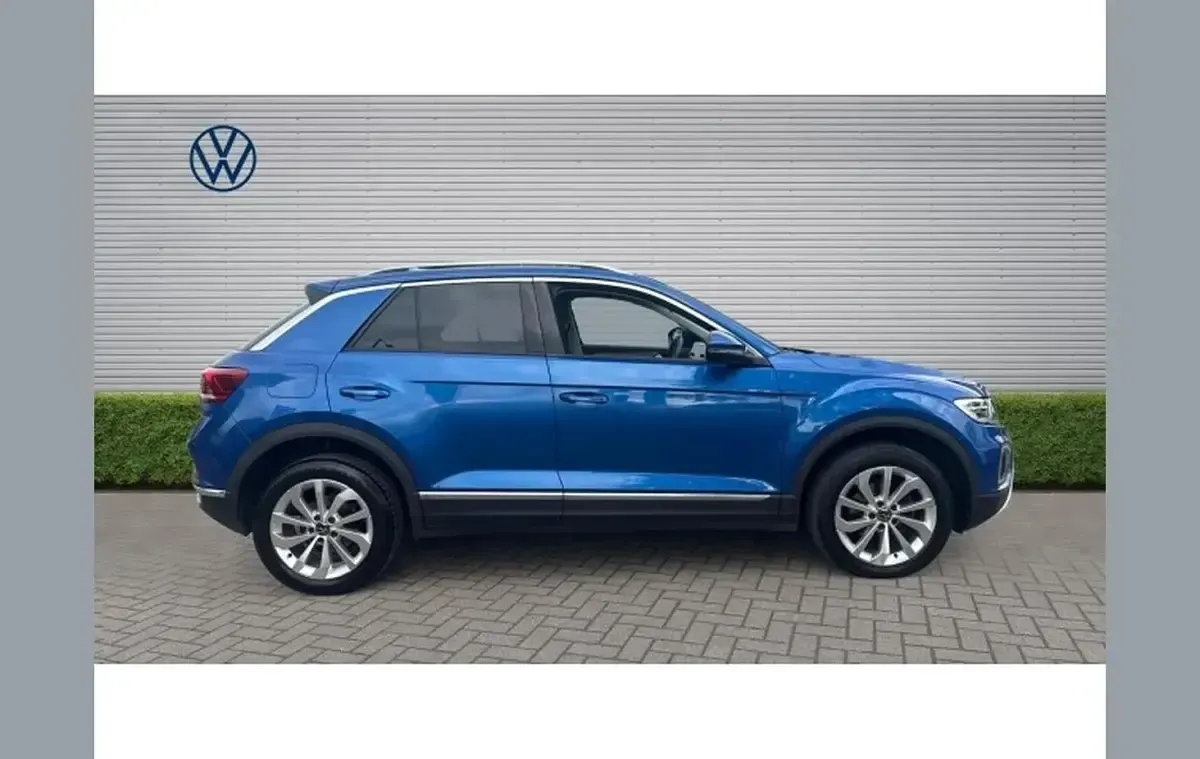 Used VW T-Roc Style 150 HP (110 kW) 2024 Blue SUV