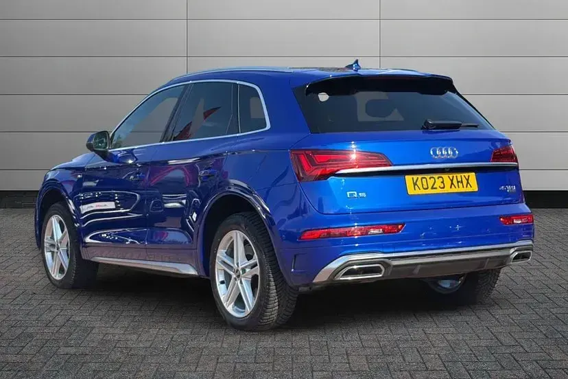 Used Audi Q5 S-Line 261 HP (191 kW) 2023 Ultra blue SUV