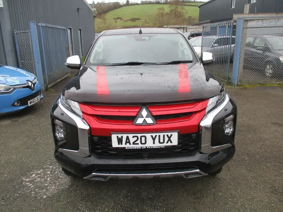 Used Mitsubishi L200 150 HP (110 kW) 2020 Black Pickup