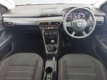 Used Dacia Sandero Essentiel 91 HP (66 kW) 2022 White Hatchback