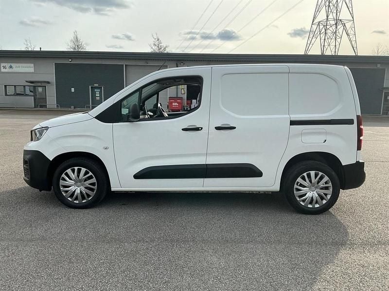 Used Peugeot Partner 131 HP (96 kW) 2019 White MPV