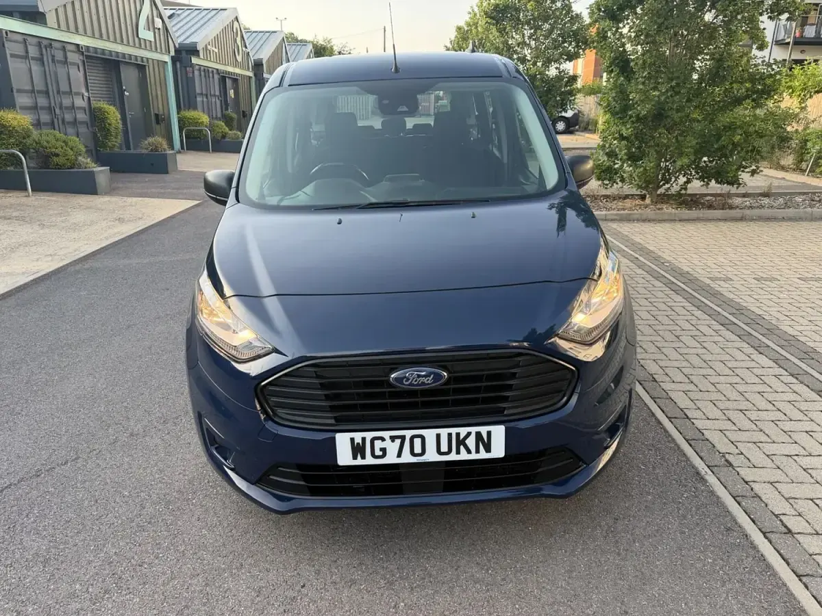 Used Ford Grand Tourneo Connect Zetec 120 HP (88 kW) 2020 Blue MPV