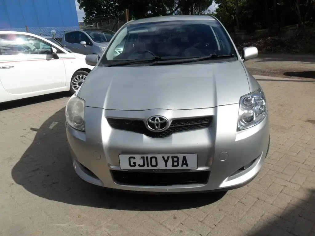 Używany Toyota Auris 2010 Srebrny Hatchback