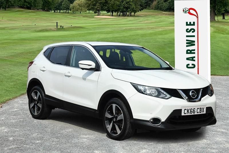 White Used 2016 Nissan Qashqai N-Connecta SUV | £9,650 (Fair price) - Image 1/4