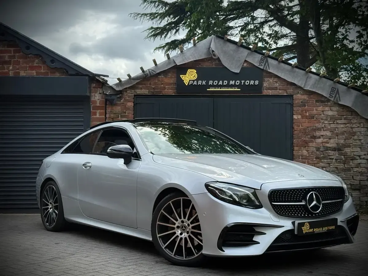 Usado Mercedes E220 AMG Line Premium Plus 194 CV (142 kW) 2017 Plateado Coupe