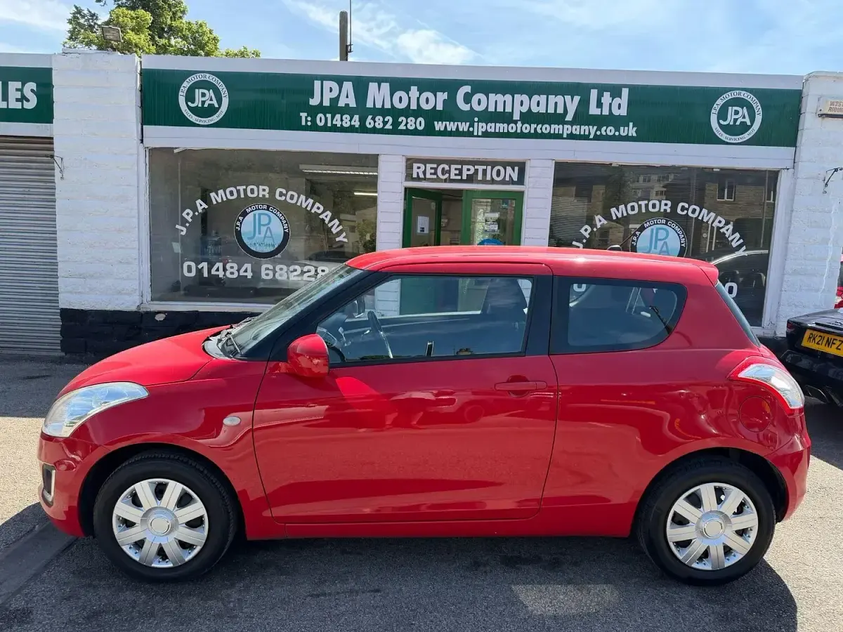 Used Suzuki Swift 94 HP (69 kW) 2015 Red Hatchback