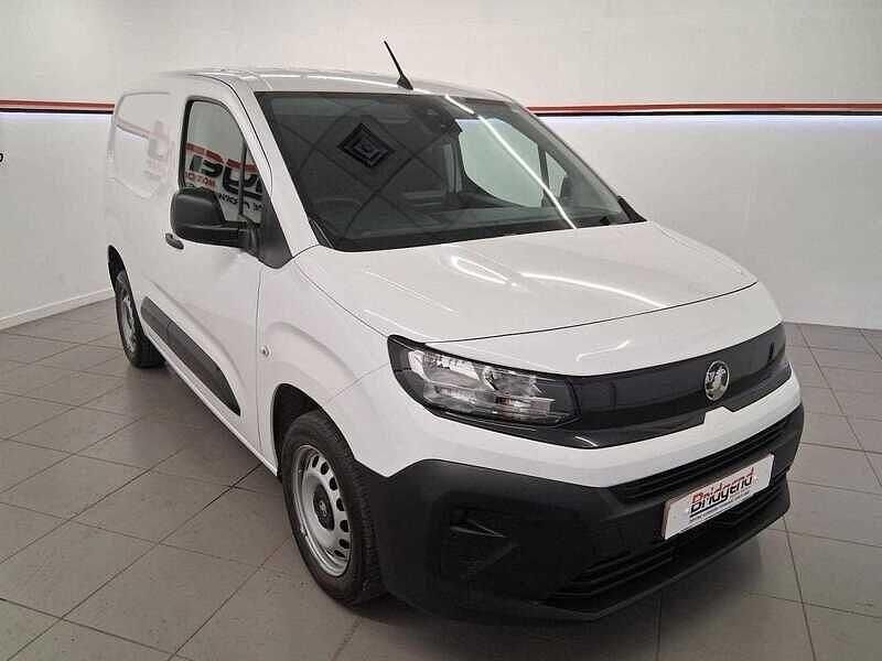 Used Vauxhall Combo S 100 HP (73 kW) 2024 White MPV