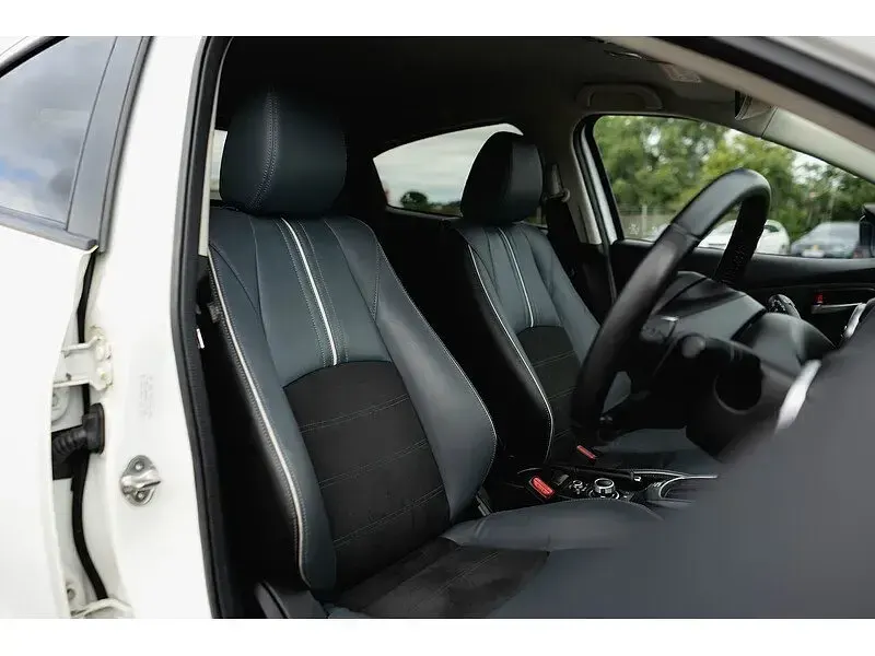 Used Mazda 2 Inclusive 90 HP (66 kW) 2023 White Hatchback