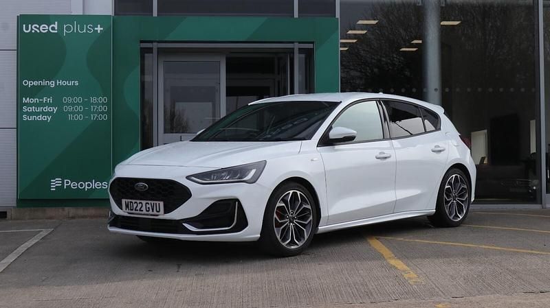 Used Ford Focus ST-Line 125 HP (91 kW) 2022 White Hatchback