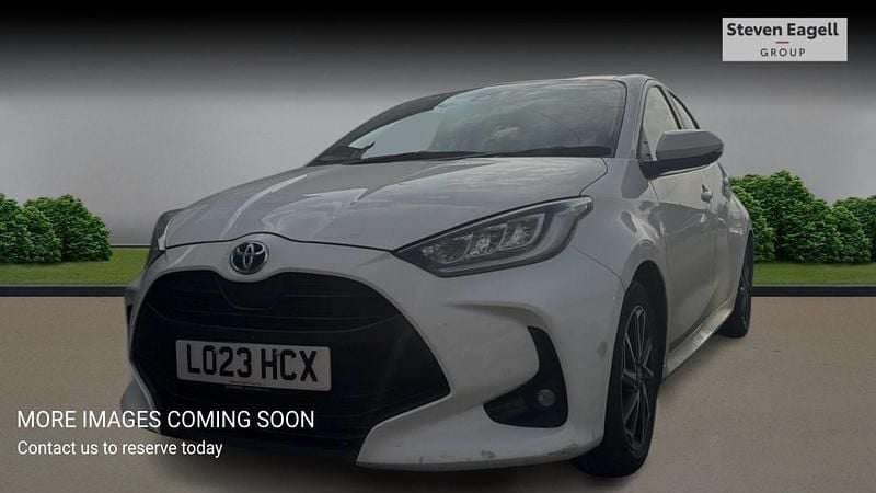 Used Toyota Yaris Hybrid Design 2023 White Hatchback