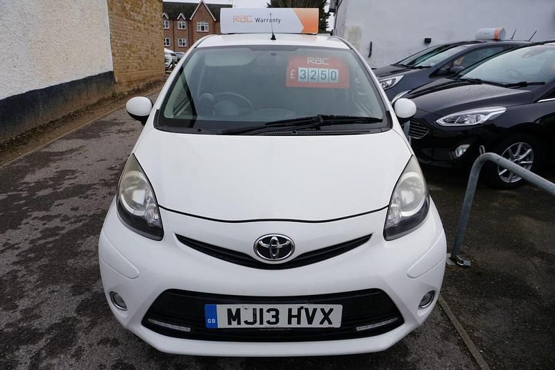 Used Toyota Aygo 2013 White Hatchback