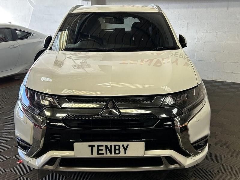 Used Mitsubishi Outlander P-HEV 2019 White SUV