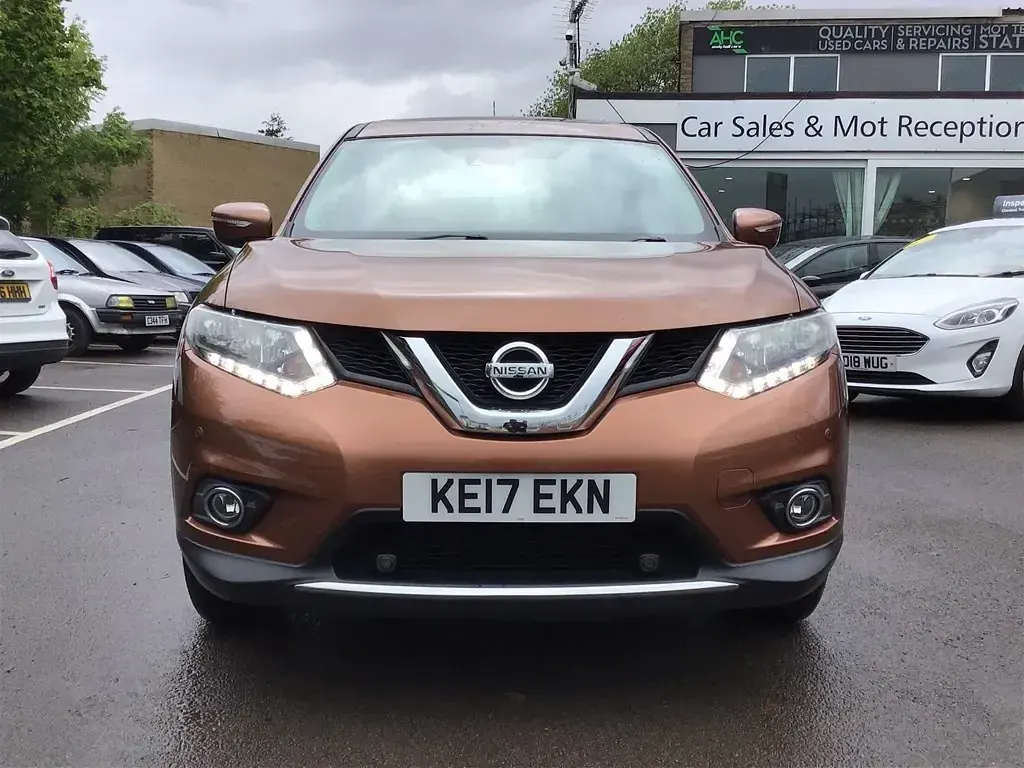 Używany Nissan X-Trail Acenta 177 KM (130 kW) 2017 Pomarańczowy SUV