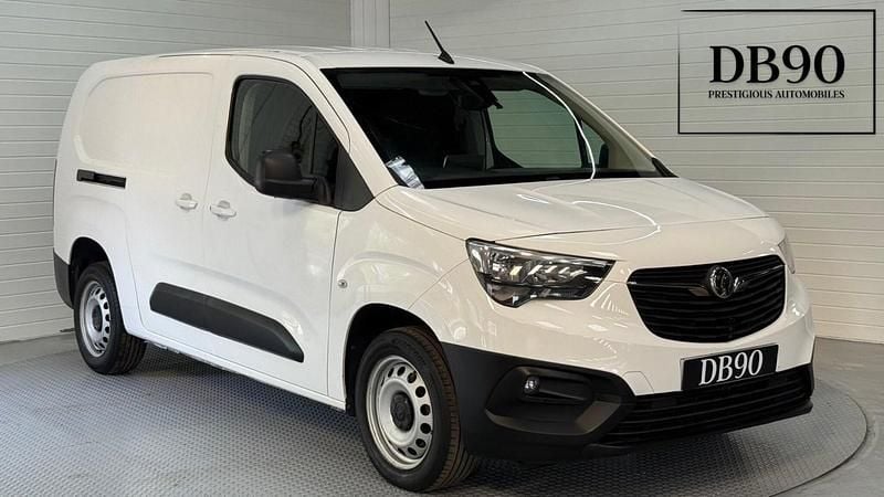 White Used 2021 Vauxhall Combo Edition MPV | £9,995 (Fair price) - Image 1/4