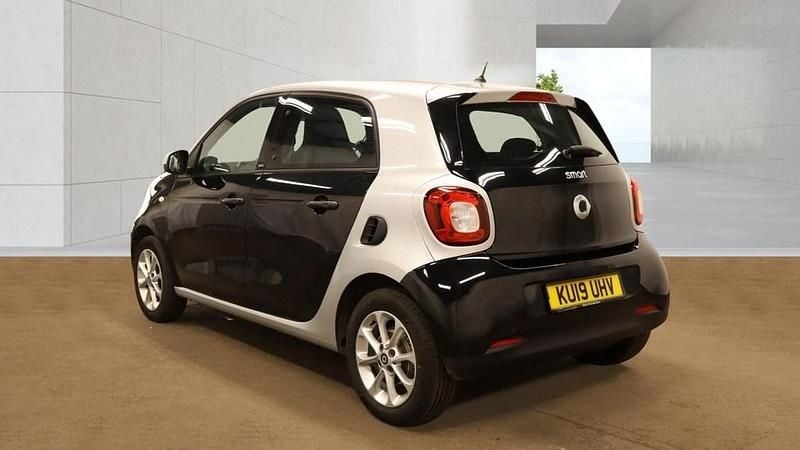 Used Smart ForFour Passion 90 HP (66 kW) 2019 Silver Hatchback