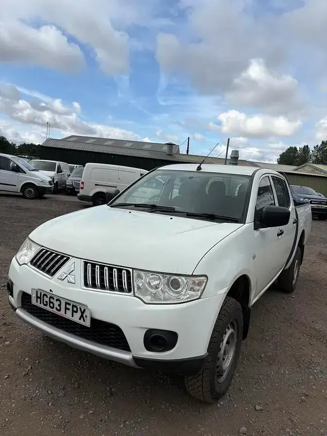 Used Mitsubishi L200 134 HP (98 kW) 2013 White Pickup