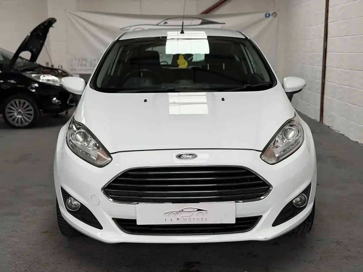 Used Ford Fiesta Zetec 2015 White Hatchback