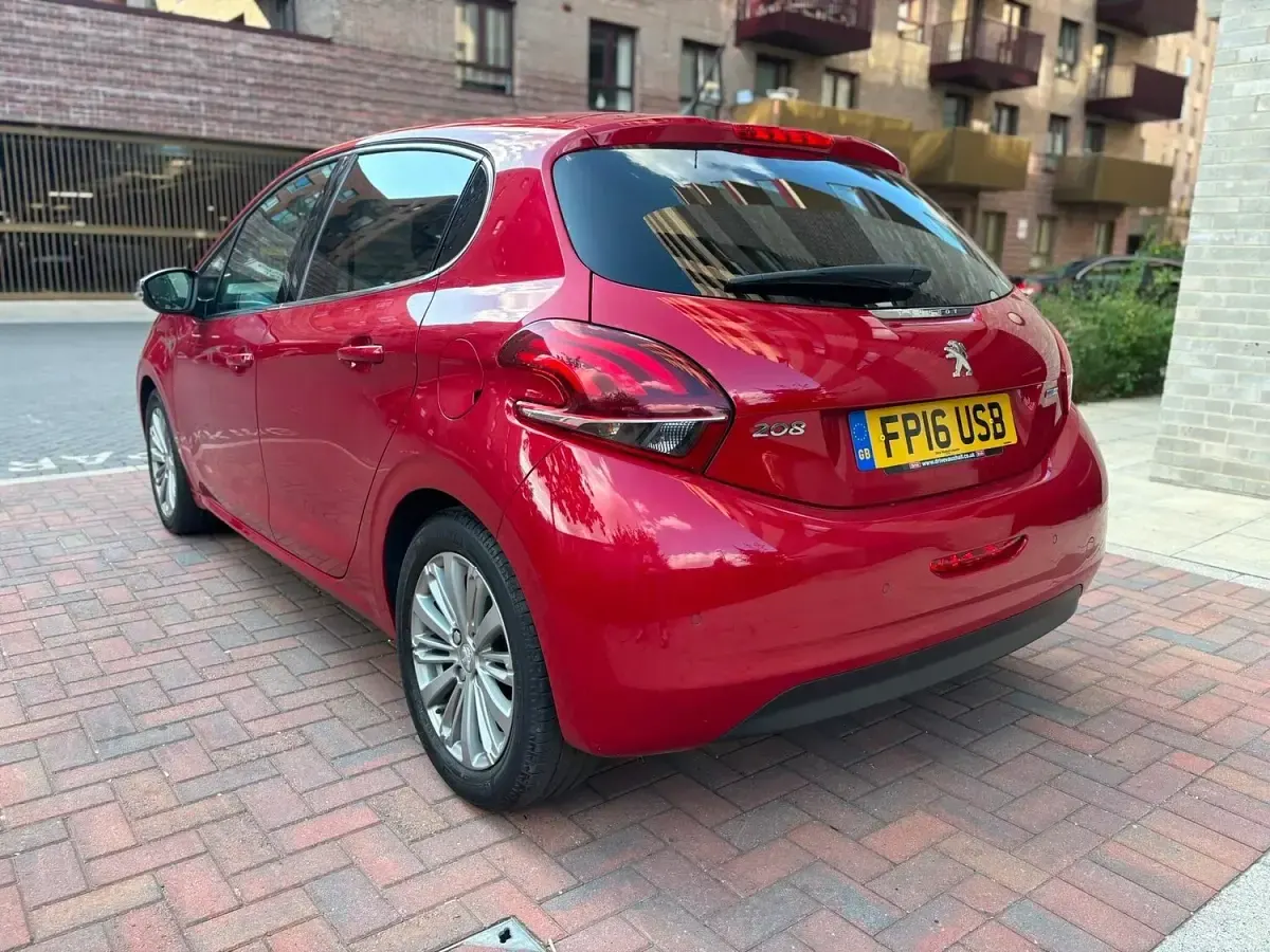 Used Peugeot 208 Allure 2016 Red Hatchback