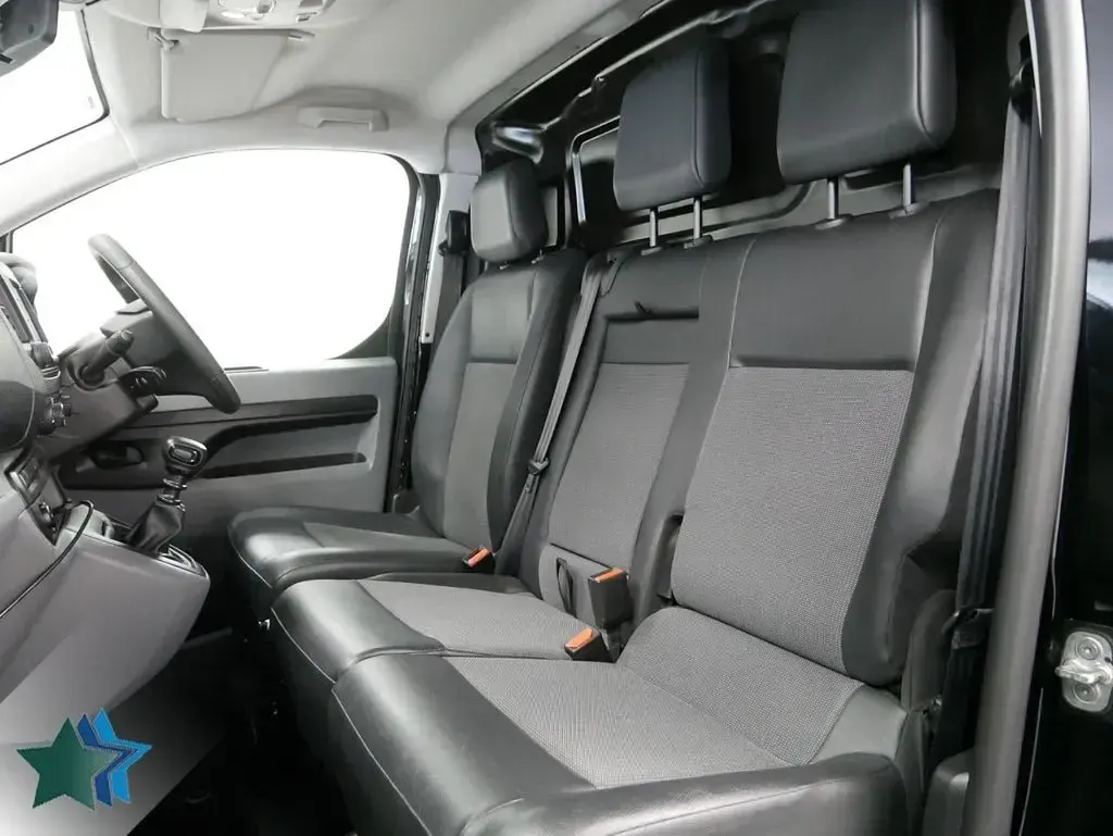 Used Peugeot Expert 120 HP (88 kW) 2021 Black Van