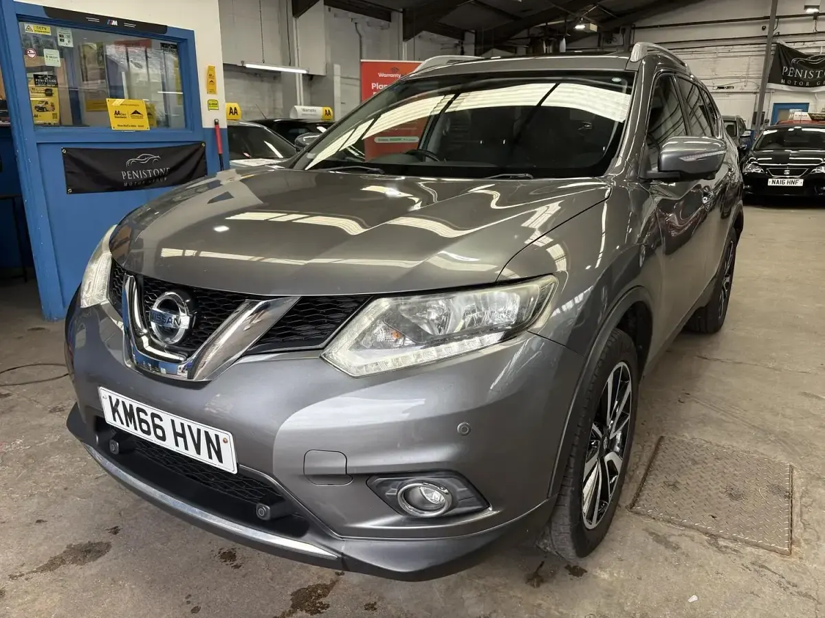 Used Nissan X-Trail N-Vision 130 HP (95 kW) 2016 Grey SUV