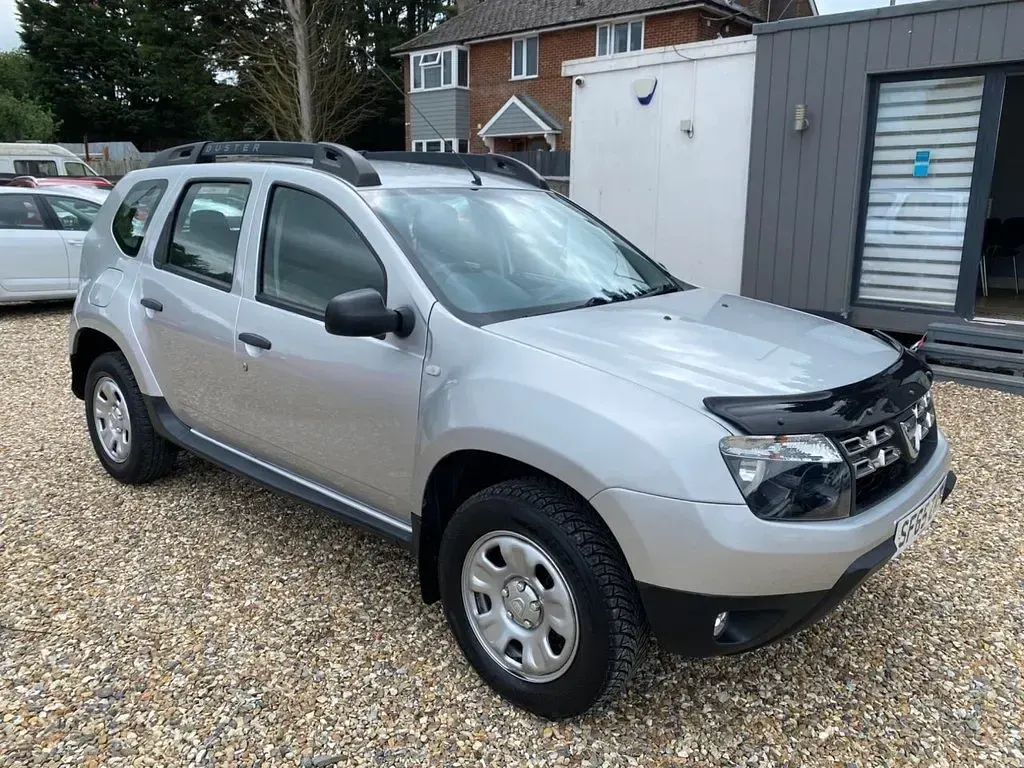 Used Dacia Duster Ambiance 110 HP (80 kW) 2016 Silver SUV