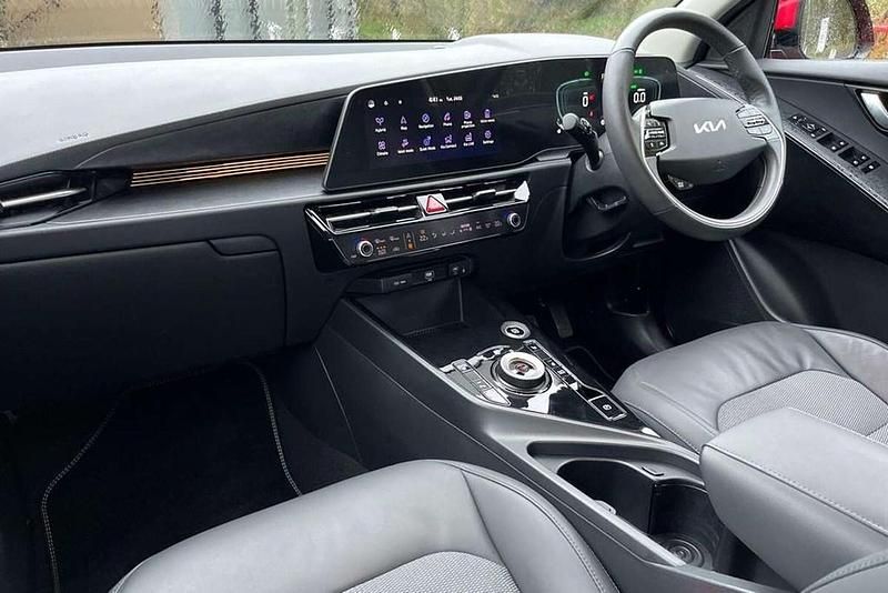 Used Kia Niro 139 HP (102 kW) 2023 Red SUV