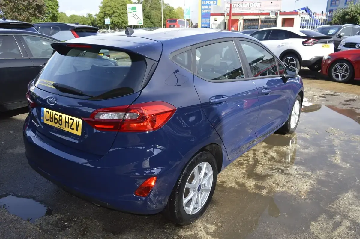 Używany Ford Fiesta Zetec 100 KM (73 kW) 2019 Niebieski Hatchback