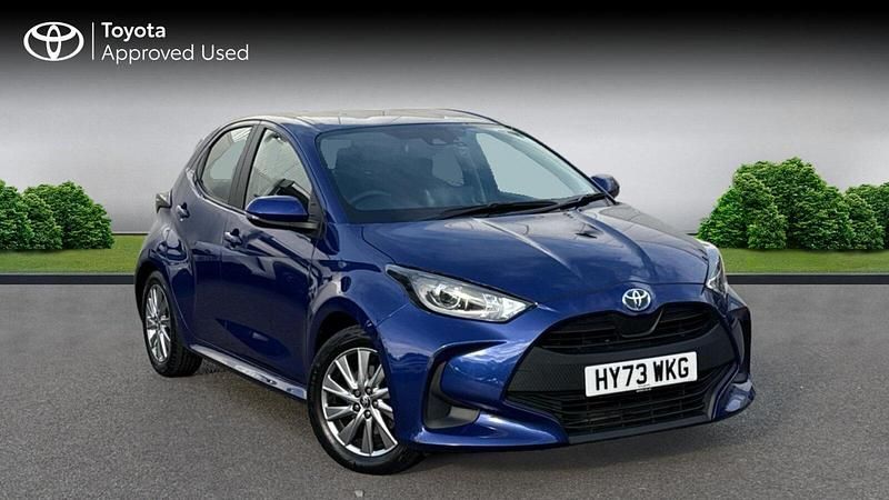 Galactic blue Used 2023 Toyota Yaris Hybrid | £17,778 (Good price) - Image 1/4