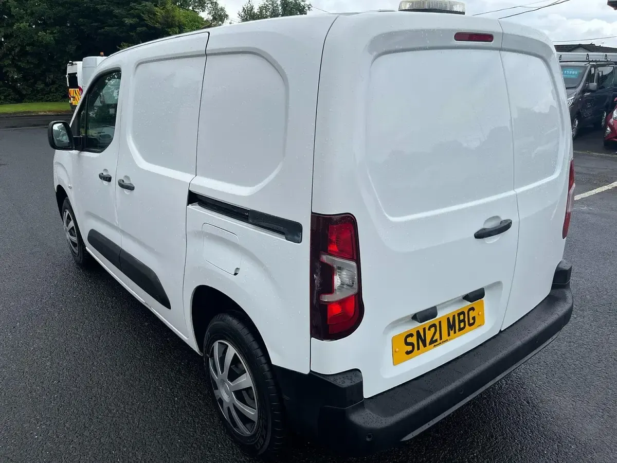 Used Citroën Berlingo 75 HP (55 kW) 2021 White MPV