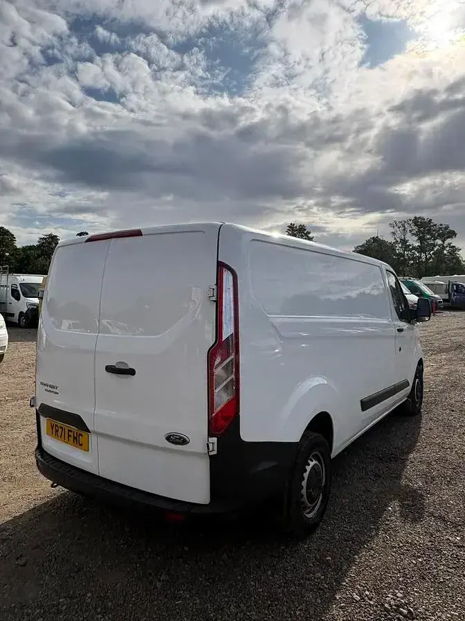 Used Ford Transit Custom 130 HP (95 kW) 2021 White Van