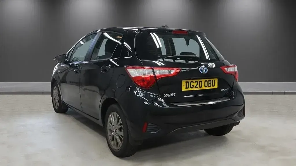 Used Toyota Yaris 100 HP (73 kW) 2020 Black Hatchback