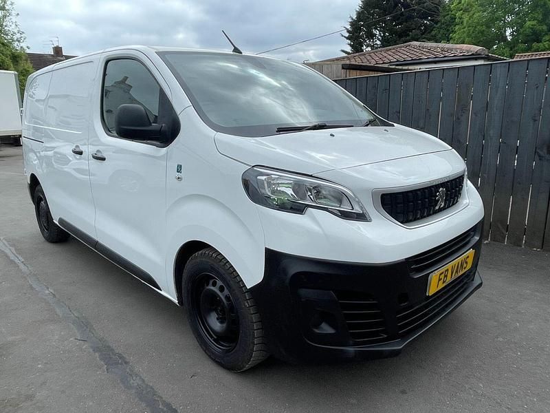 White Used 2019 Peugeot Expert Van | £7,750 (Fair price) - Image 1/4