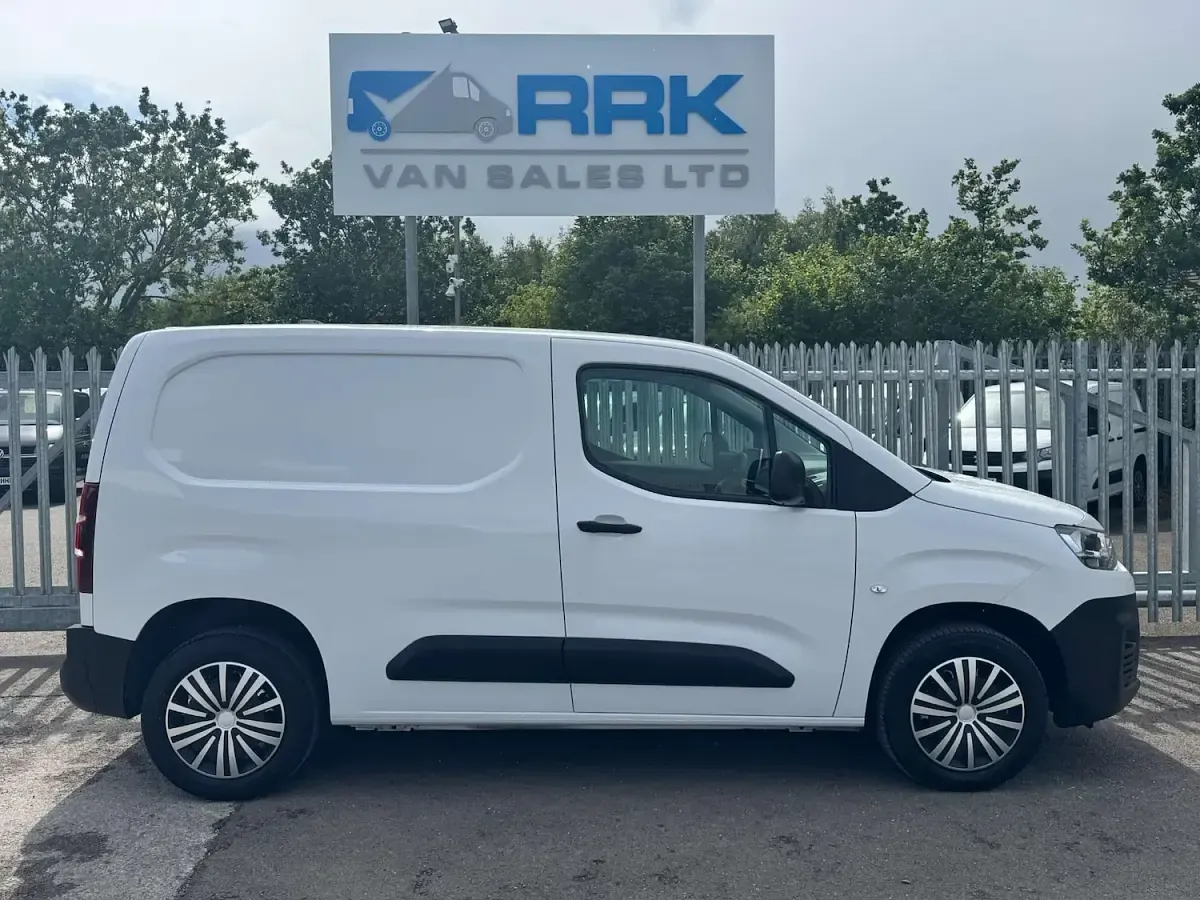 Used Citroën e-Berlingo 100 HP (73 kW) 2023 White MPV
