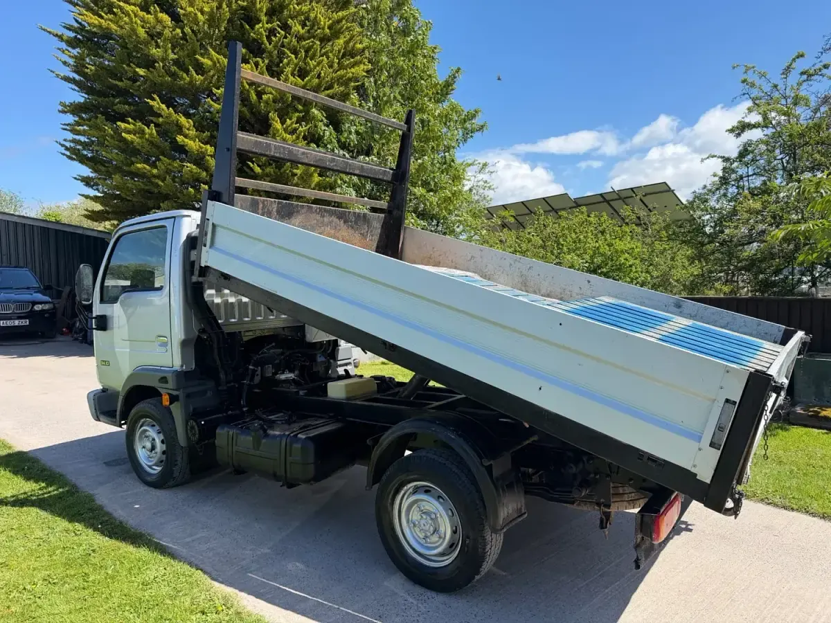 Gebraucht Nissan Cabstar 2005 Silber Pickup