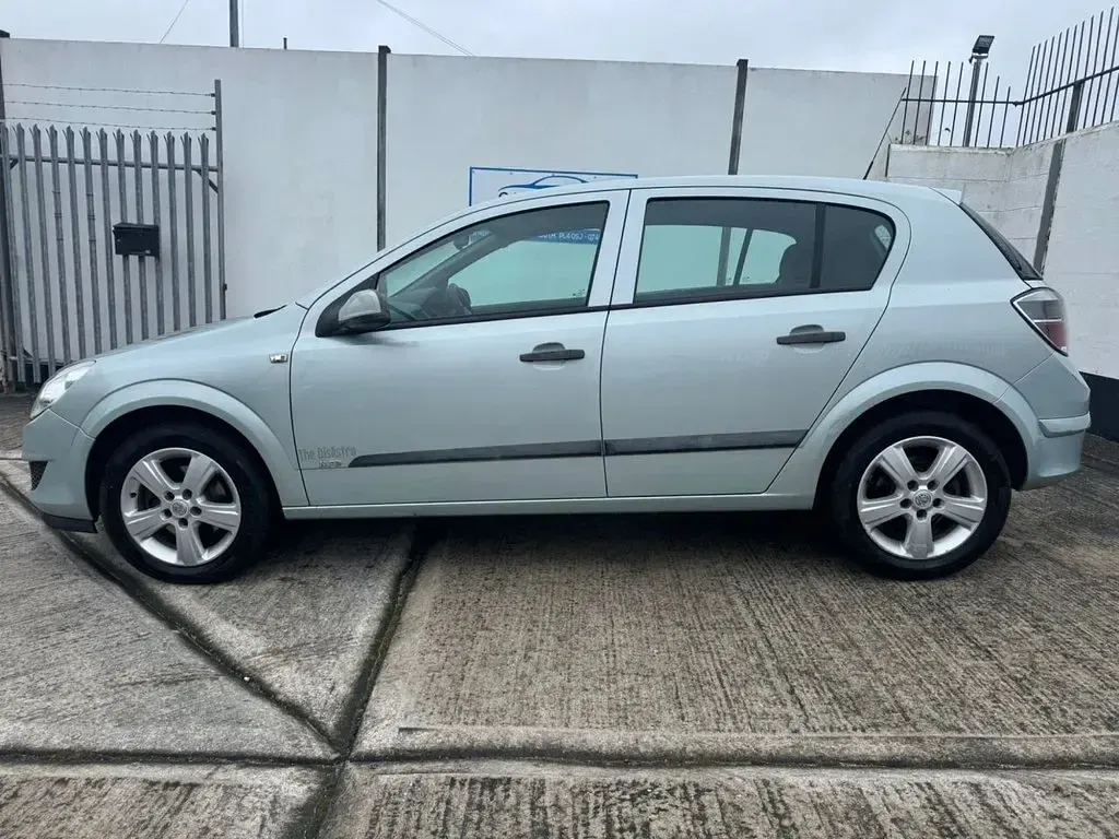 Used Vauxhall Astra 138 HP (101 kW) 2008 Green Hatchback