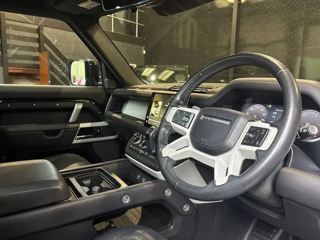 Used Land Rover Defender HSE Dynamic 250 HP (183 kW) 2023 Black SUV