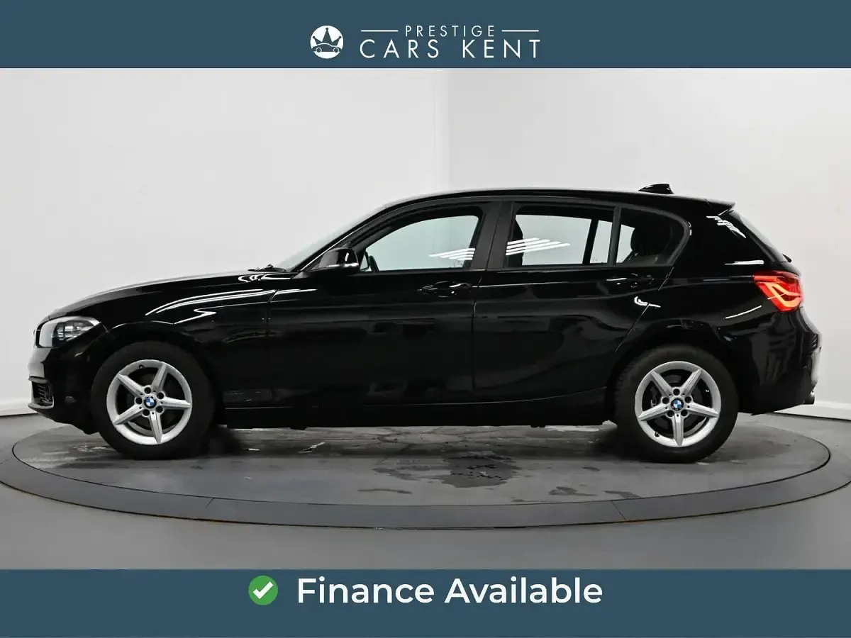 Used BMW 118 Comfort Edition 2019 Black Hatchback