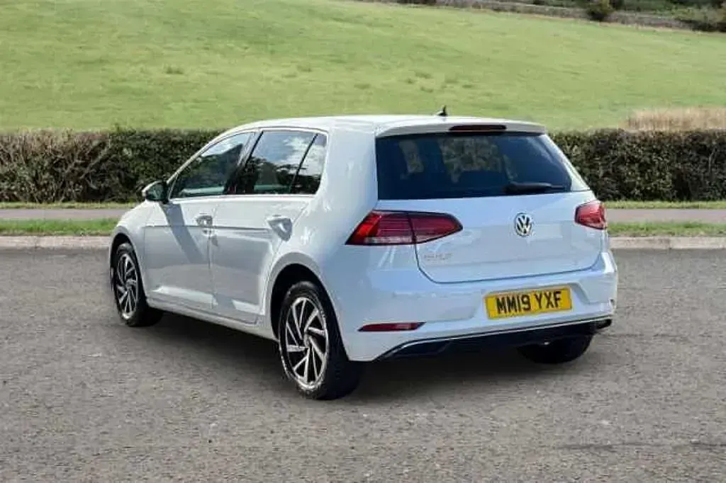 Used VW Golf VII Match 115 HP (84 kW) 2019 White Hatchback