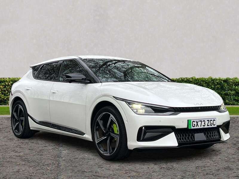 White Used 2023 Kia EV6 4 SUV | £34,499 (Fair price) - Image 1/4