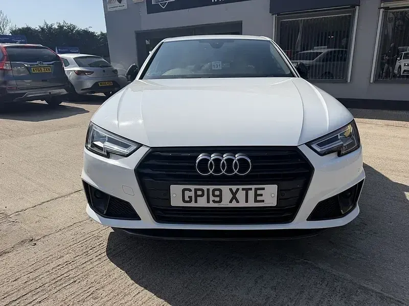 Used Audi A4 Black Edition 245 HP (180 kW) 2019 White Sedan