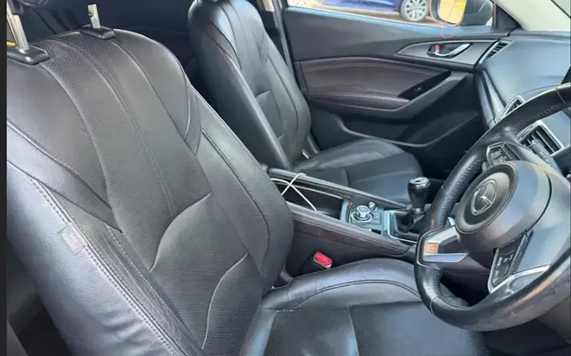 Used Mazda 3 Inclusive 120 HP (88 kW) 2016 Grey Hatchback